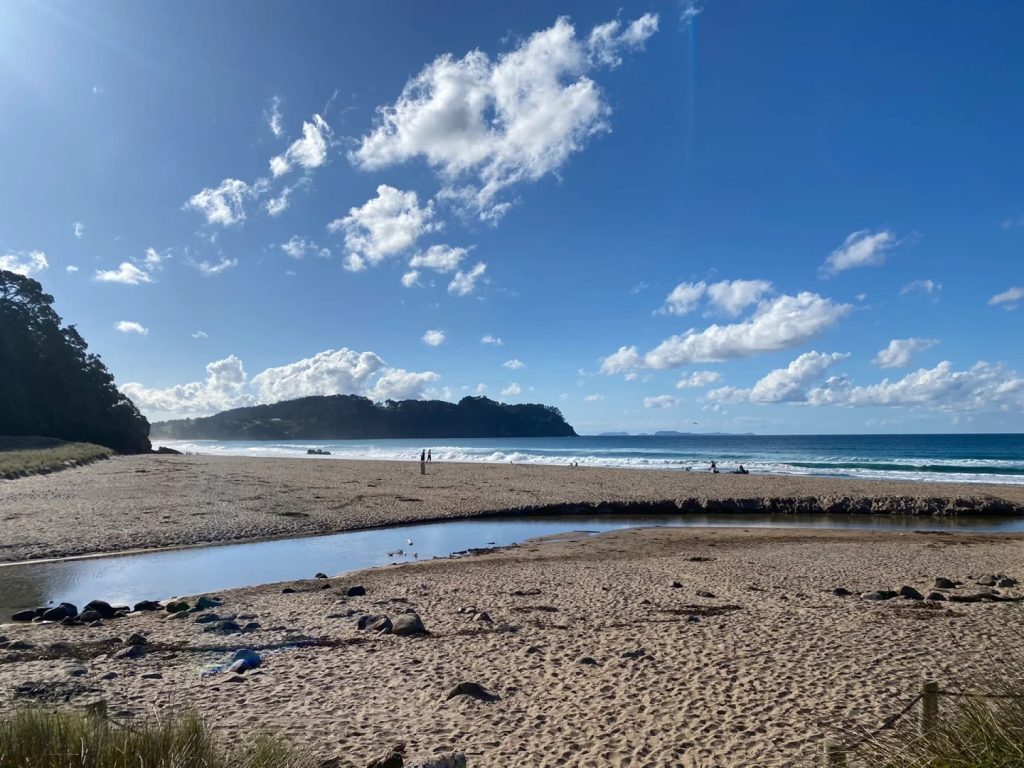 手挖“私人温泉池”：热水沙滩（Hot Water Beach）N406F-新西兰游记